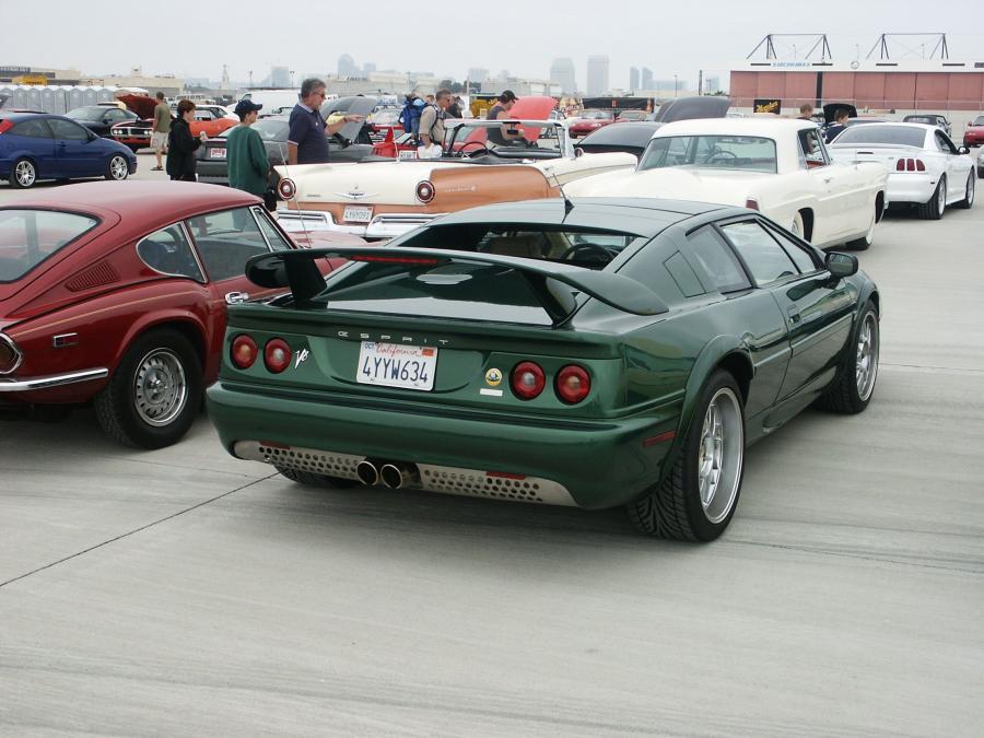  Lotus Esprit V8 2001 года  (фото 15 из 27)